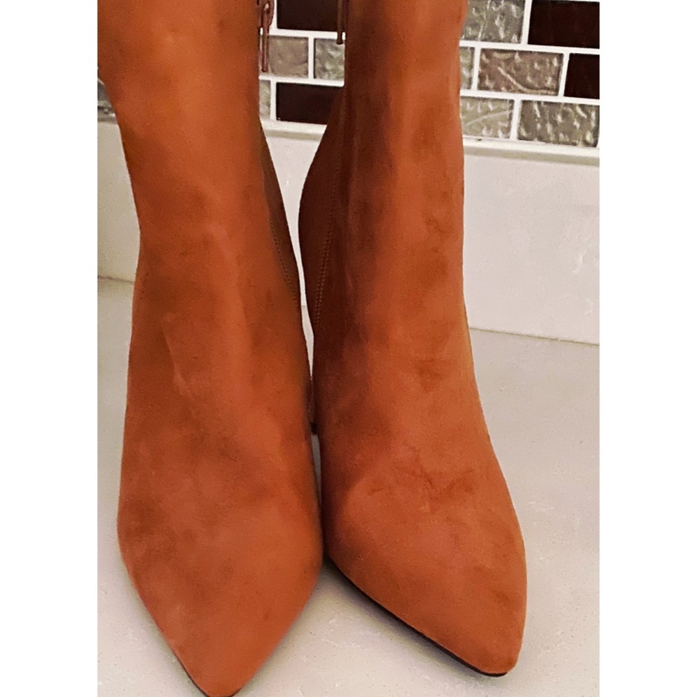 Suede heels ! Never worn!